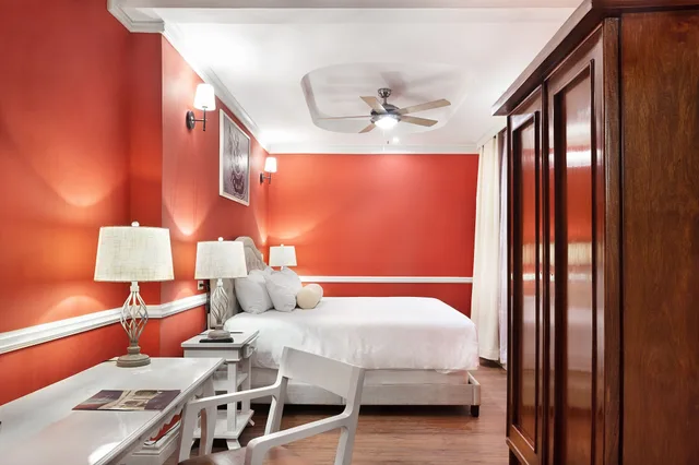 Heritage, Colonial, King Bed, Hotel La Perla 3/4