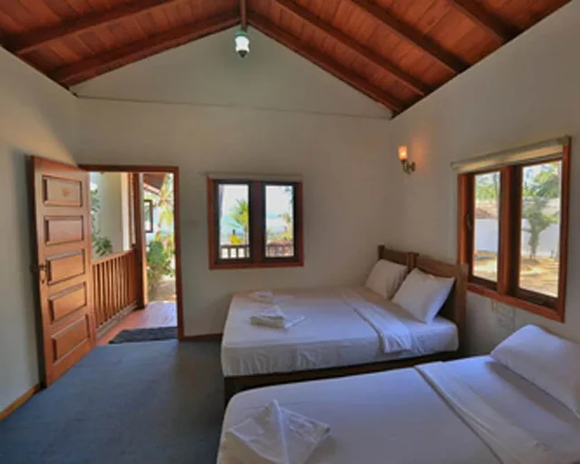 Bay 4, Double Bed، Arugambay PodBay 1/2
