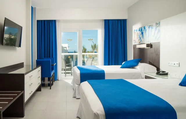 غرفة بسرير مزدوج بإطلالة جزئية على البحر، Hotel RIU Reggae - Adults Only - All Inclusive 1/3