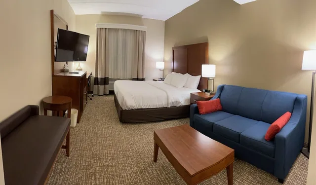 Suite, King Bed, Wingate by Wyndham Pittsburgh/West Mifflin 3/8