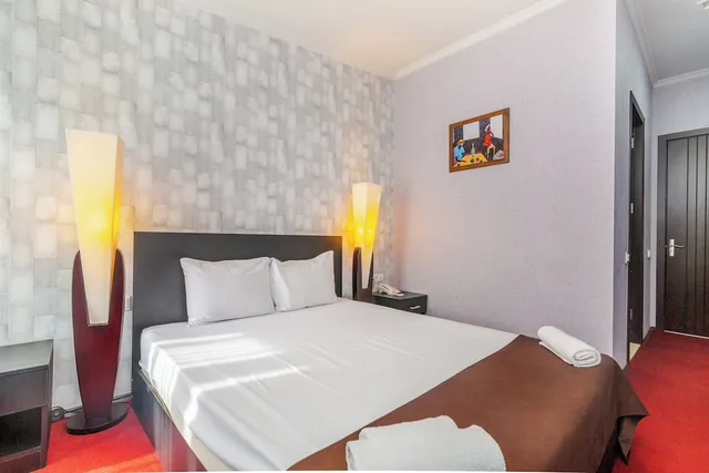 غرفة كومفورت بسرير مزدوج بإطلالة على الفناء بشرفة، HOTEL MARLYN 4/9