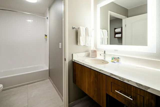 2 Bedrooms, Suite, 2 King Beds, Staybridge Suites Long Beach Airport 3/8