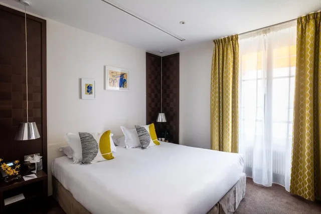 Room, Queen Bed, Hotel Le Colisee 2/6