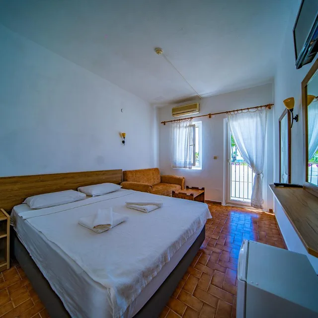 غرفة قياسية بسرير مزدوج بإطلالة على البحر، Nagi Beach Hotel 4/10