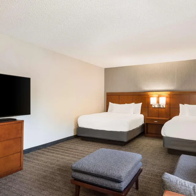 جناح بسريرين كوين بغرفة نوم واحدة مع أريكة، Sonesta Select San Jose Airport 1/5