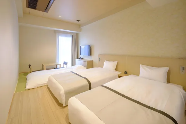 غرفة سوبيريور ثلاثية بفراش فوتون وسريرين منفصلين، Tosei Hotel Cocone Tsukiji Ginza Premier 1/2