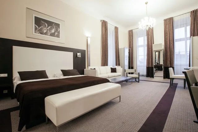 Junior, Sofa, Old Town Square Residence by Emblem 2/8