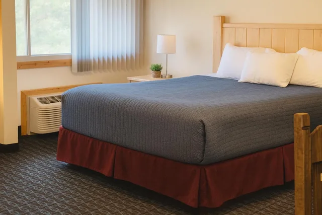 غرفة سيغنتشر بسرير كينج، Round Barn Lodge 2/10