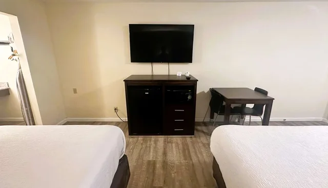 Room, 2 Queen Beds, SureStay Hotel By Best Western Williams 7/10