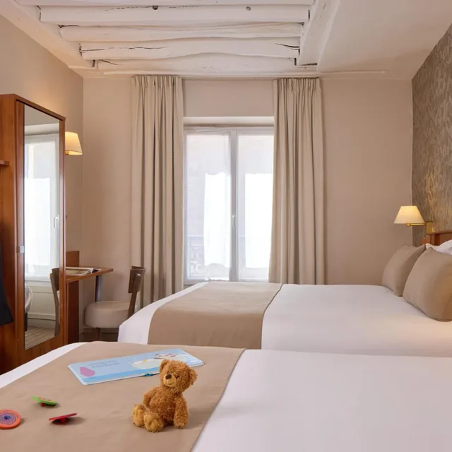غرفة ثلاثية، TIMHOTEL LE LOUVRE 1/10