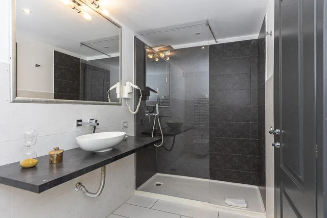 جناح جونيور بسرير كوين مع أريكة، Hotel Castellino Roma 7/8