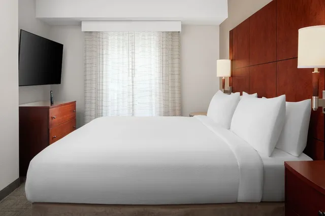 جناح بسرير كينج مع أريكة لذوي الإعاقة، Residence Inn Newport News Airport 2/3
