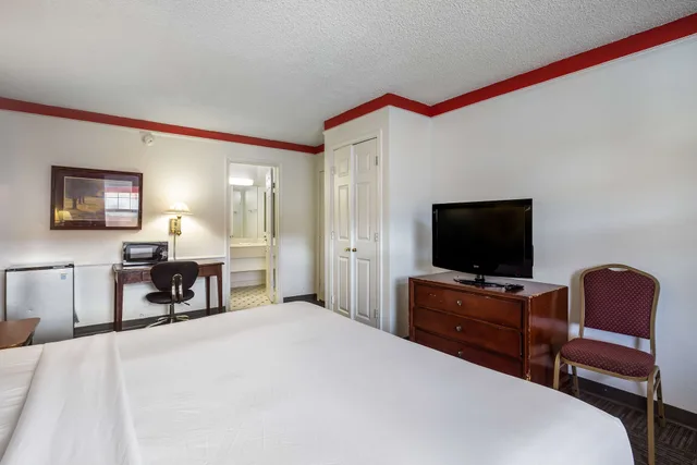 غرفة بسرير كينج، Americas Best Value Inn Denver 3/4
