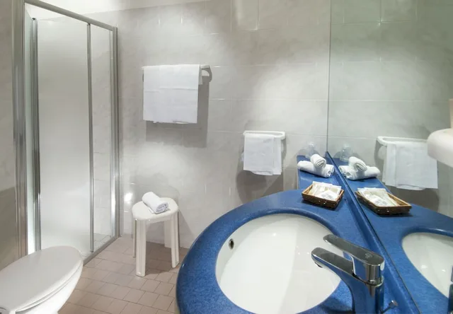 غرفة بسرير مزدوج أو سريرين منفصلين، Hotel Cormoran 4/6