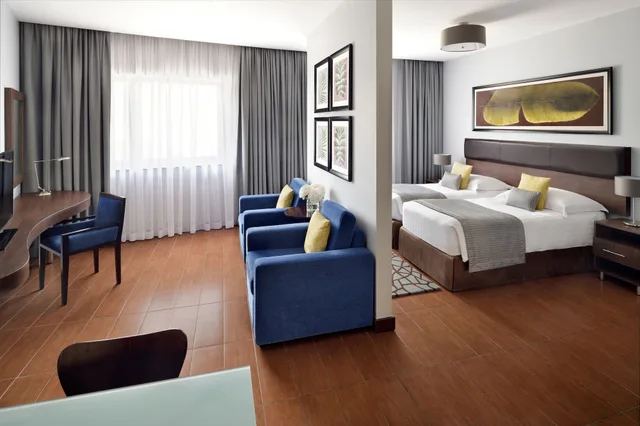 غرفة ديلوكس بسرير كينج، Movenpick Hotel Apartments Al Mamzar 2/10