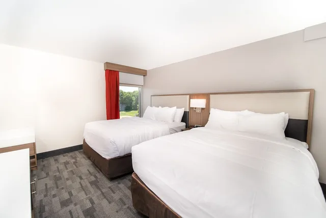 جناح بسريرين كوين مع أريكة، Comfort Inn & Suites Wyomissing/Reading 1/10