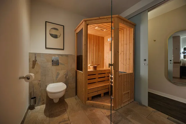 Spa, Superior, King Bed, Harbour View، Haven Hotel Rotterdam, Curio Collection by Hilton 2/3
