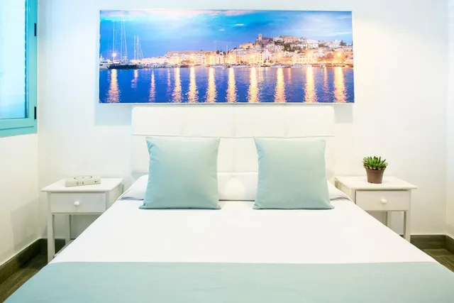غرفة كلاسيكية بسرير مزدوج، Hostal Sunset Ibiza 2/2