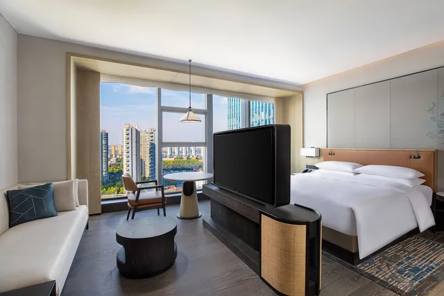 غرفة بريميوم بسرير كينج، Courtyard by Marriott Luoyang 3/5