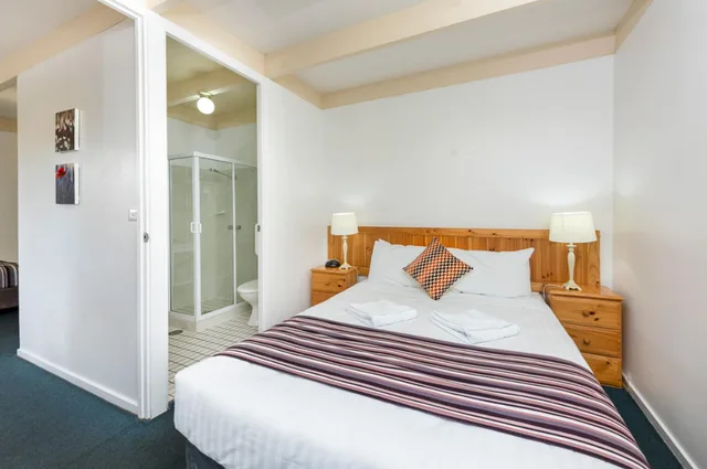 فيلا بسرير كوين، Sundown Villas 1/3