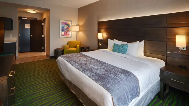 غرفة بسرير كينج لذوي الإعاقة، Best Western Plus At Prien Lake Inn And Suites 1/5