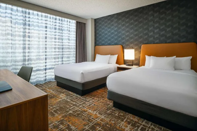 جناح تنفيذي بسرير كينج بغرفة نوم واحدة، Embassy Suites by Hilton Huntsville 2/4