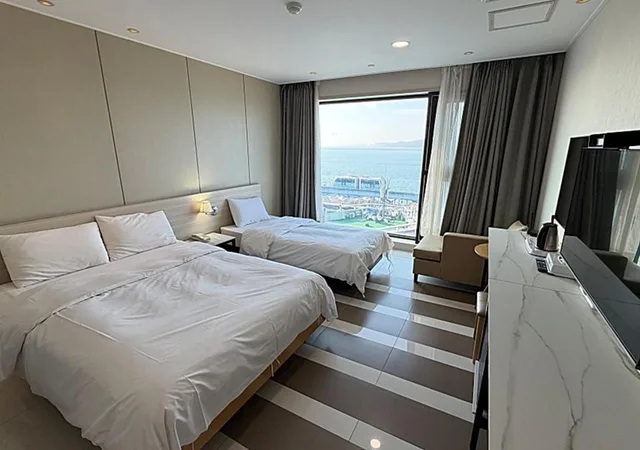 غرفة بريميوم بسريرين منفصلين بإطلالة على البحر، Premiers Hotel 3/10