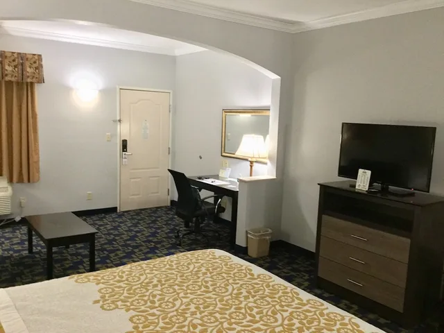 Standard, King Bed, Days Inn By Wyndham Robstown 10/10