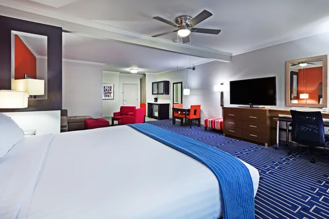 Suite, King Bed, Pool View, Holiday Inn Express Hotel And Suites Houston East 4/5