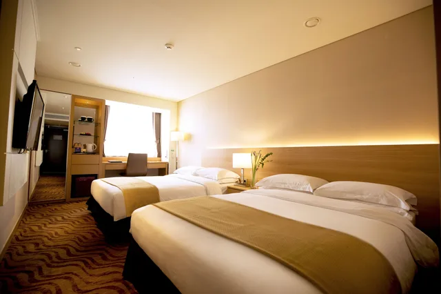 غرفة ملكية بسريرين مزدوجين بحوض استحمام، The Summit Hotel Seoul 1/7