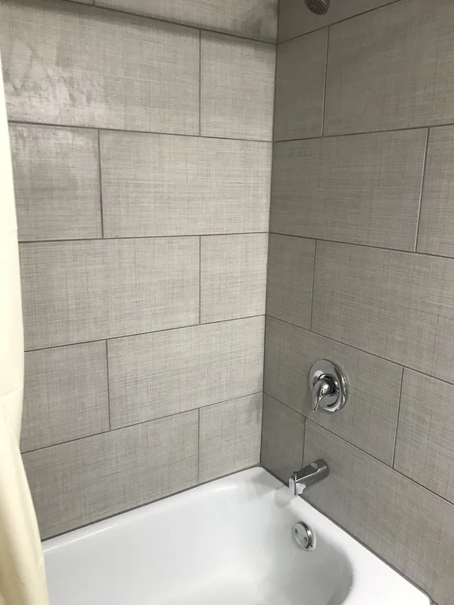 غرفة بسرير كينج للمدخنين، American Inn North Kansas City 10/10