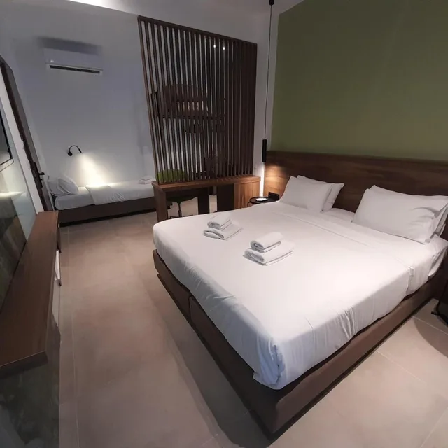 جناح جونيور، Astron Hotel 6/8