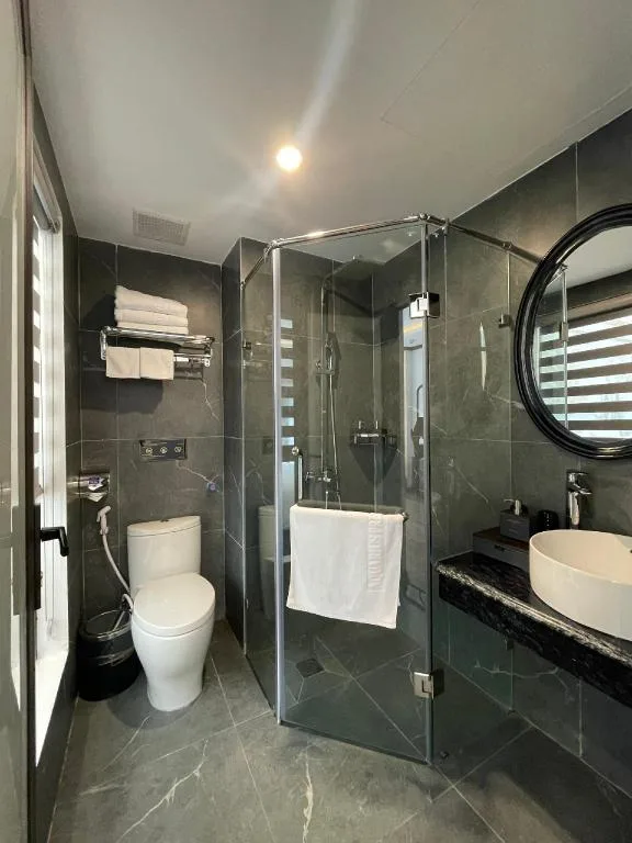 غرفة متصلة بسرير كينج وسريرين منفصلين، Aquarius Premium Hotel 3/5
