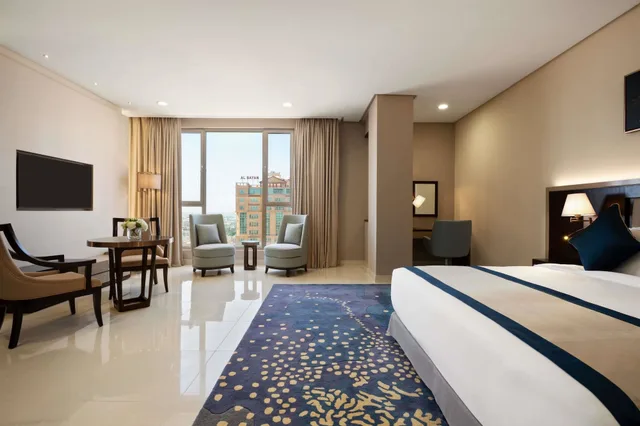 غرفة ديلوكس بسرير كينج لذوي الإعاقة، Wyndham Garden Manama 2/7