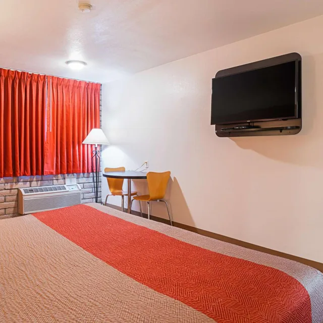 1 King Bed Mobil Access Tub Nsmk Micfridg، Motel6 Safford, AZ 10/10