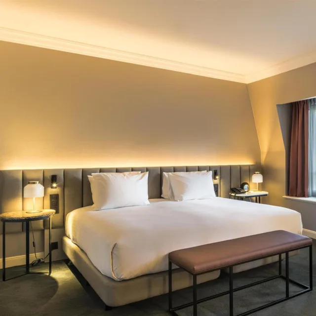 غرفة بسرير كينج وسرير كوين، Hilton Brussels Grand Place 3/8