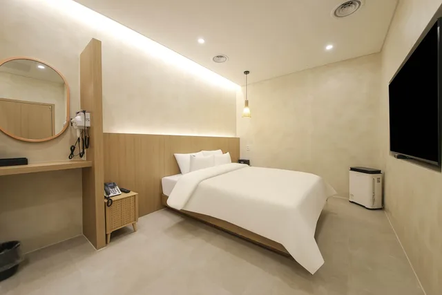 Party، Made Hotel 1/1