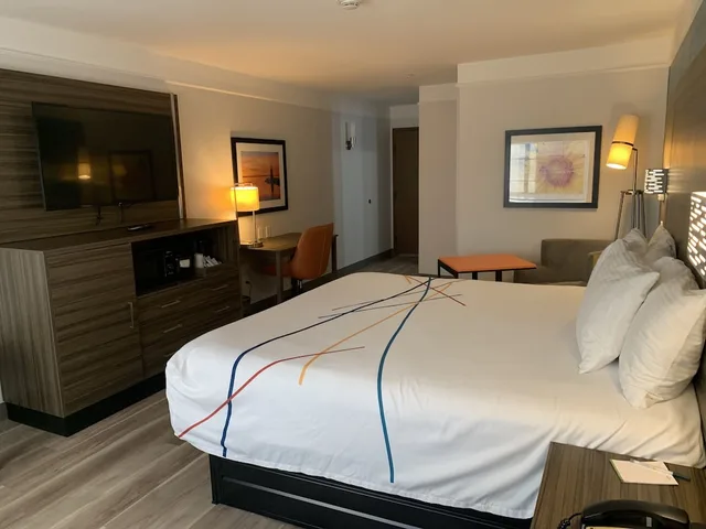 جناح رئاسي بسرير كينج لذوي الإعاقة، La Quinta Inn & Suites by Wyndham OKC North - Quail Springs 1/4