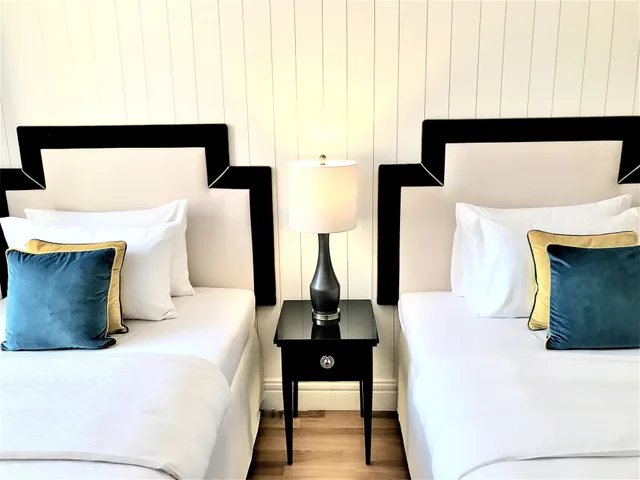 3 Bedrooms, Heritage, Suite, Twin Beds, King Bed, 2 Bathrooms, 2 Sofa، Luxury Apartments Mondrian Market Square 3/6