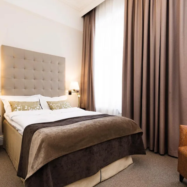Small Double, Queen Bed، Elite Hotel Knaust 2/5