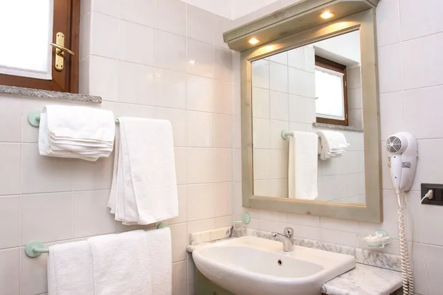 شقة كلاسيكية بسرير كينج وسرير فردي بغرفة نوم واحدة مع أريكة، Residence villa Frejus 5/9