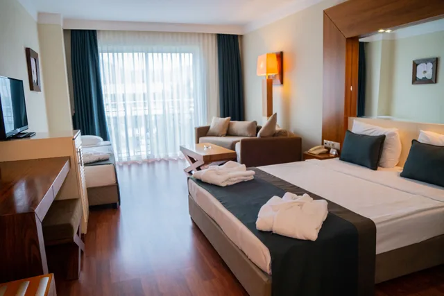 غرفة قياسية بسرير مزدوج بإطلالة على المسبح، Meder Resort 2/4