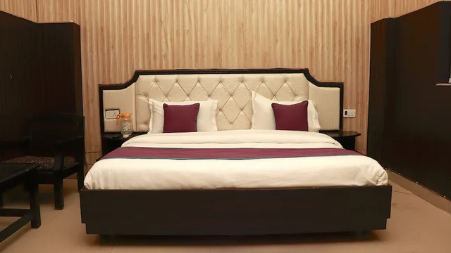 غرفة ديلوكس بسرير كينج بغرفة نوم واحدة، Oyo 1811 Hotel Leisure Palace 2/4