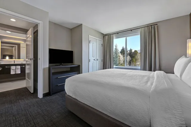 جناح بسرير كينج بغرفة نوم واحدة مع أريكة لذوي الإعاقة، Residence Inn by Marriott Steamboat Springs 2/4