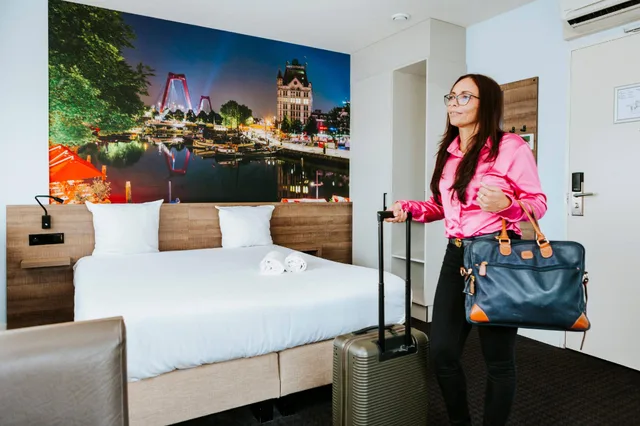 غرفة رباعية بسريرين منفصلين وسرير بطابقين، Rotterdam Teleport Hotel 1/1