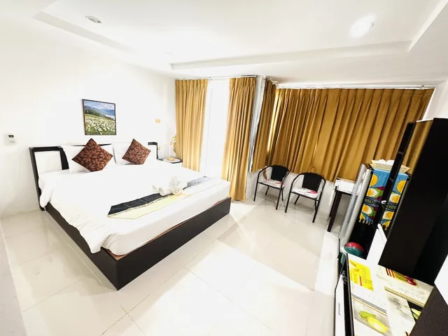 غرفة كلاسيكية بسرير مزدوج وسرير فردي بشرفة، SWISS HOUSE 6/10
