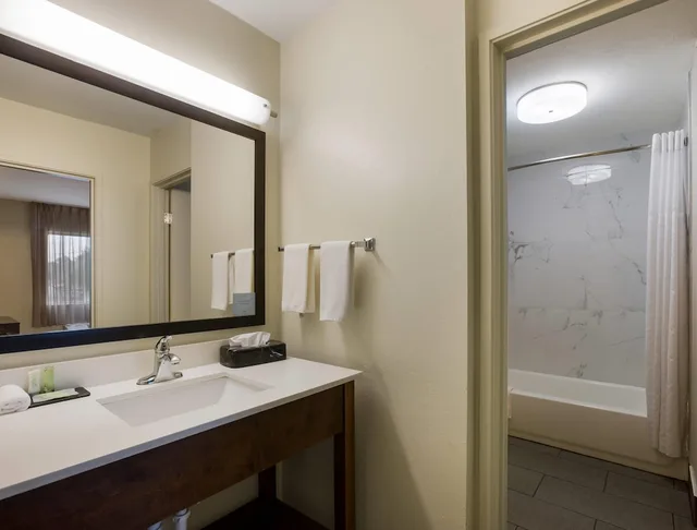 غرفة قياسية بسريرين كوين، Sleep Inn Savannah Midtown 5/6