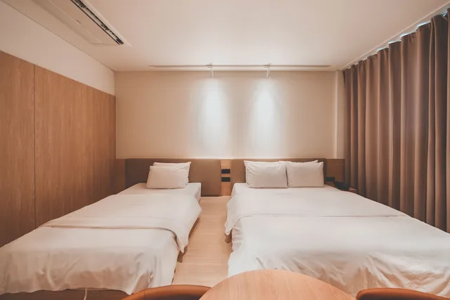 غرفة بريميوم بسرير كوين وسرير فردي، Hotel Insomnia 1/10