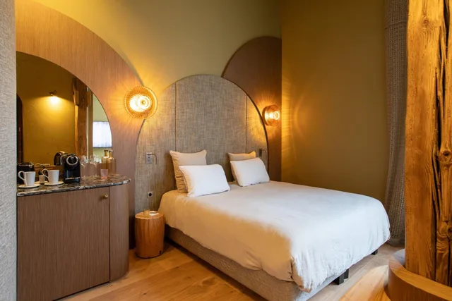 King Bed, Yndo Hotel 3/10