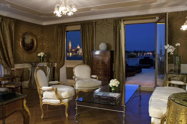 Sansovino, Suite, King Bed, Lagoon View، Baglioni Hotel Luna 2/3